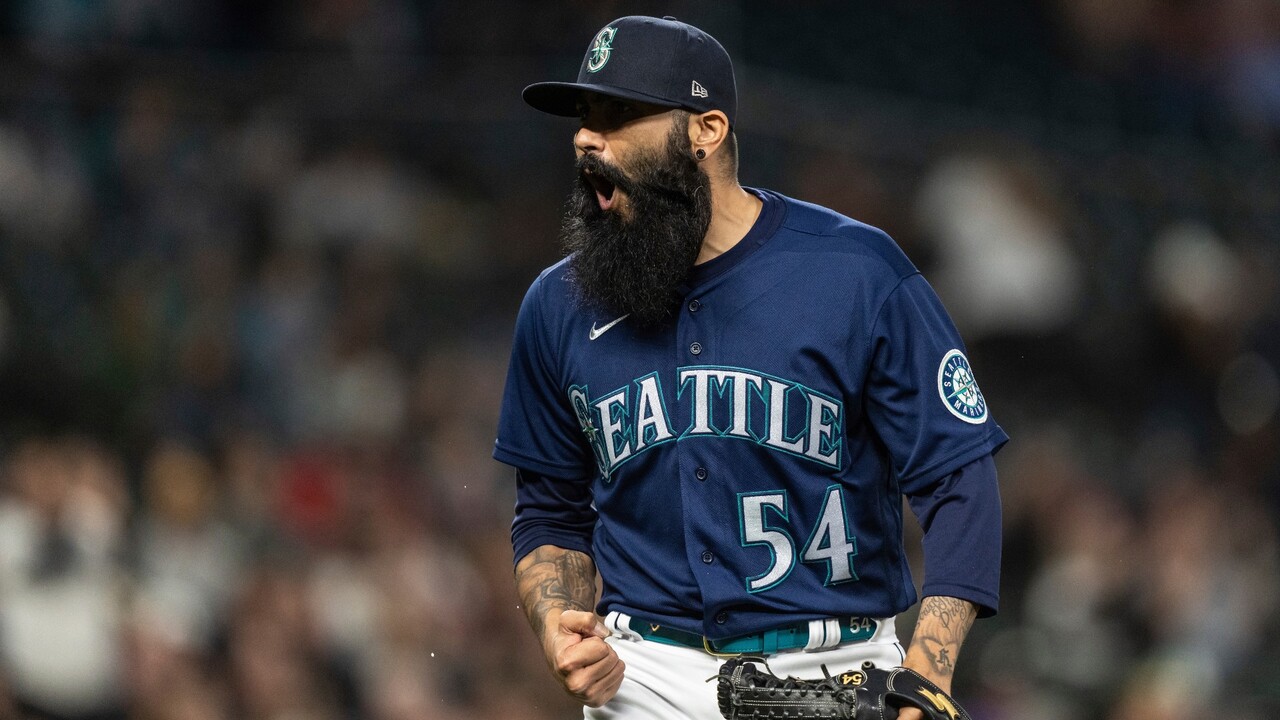 What does Sergio Romo bring to the Blue Jays bullpen?