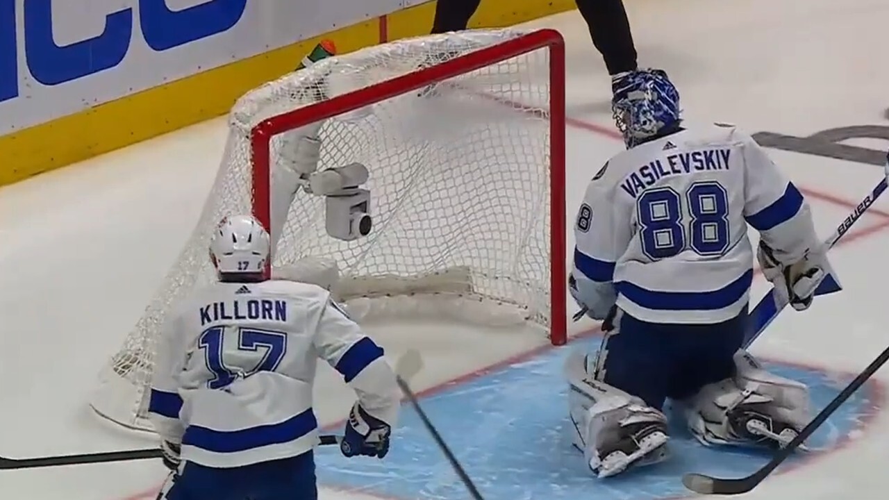 Macar’s shot deviates 5 holes from Tampa’s defender and also scores in Game 5.