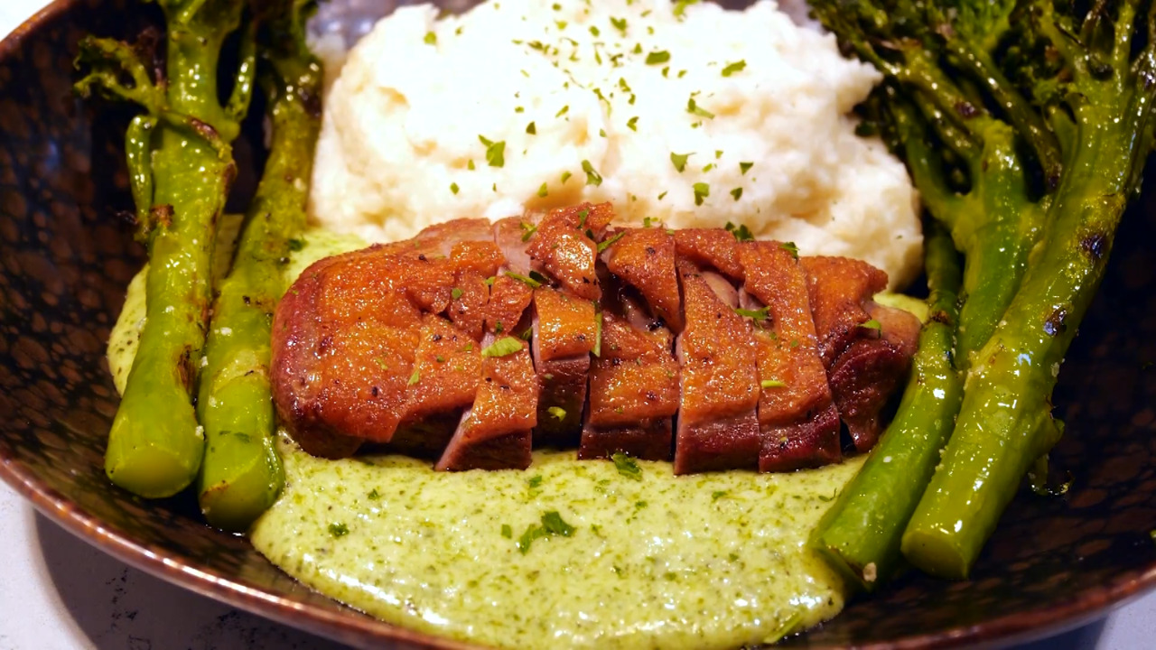 The Lounge Craft Kitchen & Cocktails link