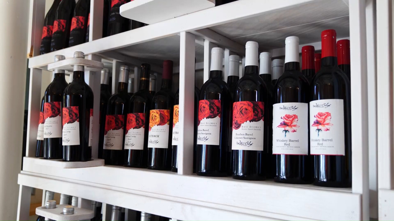 Waters Edge Winery & Bistro link