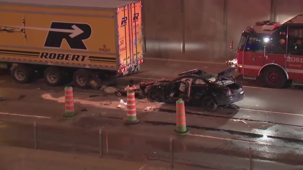 En Images Deux Personnes Dans Un Etat Critique Dans Une Collision Sur L Autoroute Decarie Jdm