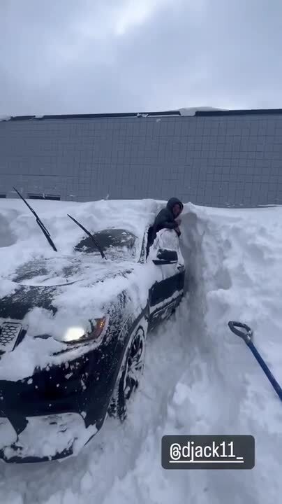 Tempête de neige : comment survivre dans sa voiture ? [GUIDE]