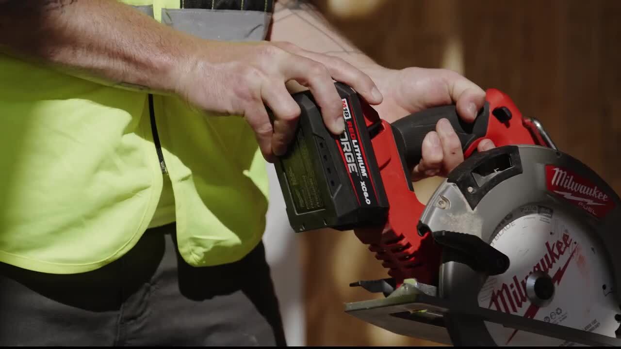 Milwaukee - M18 18V Dual Bay Simultaneous Super Charger