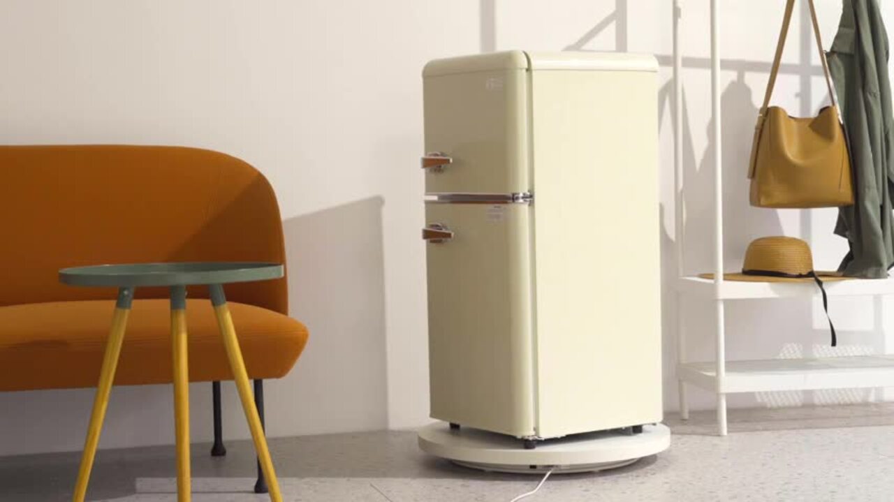 JEREMY CASS 3.5 cu. ft. Retro Mini Refrigerator in Red with Top