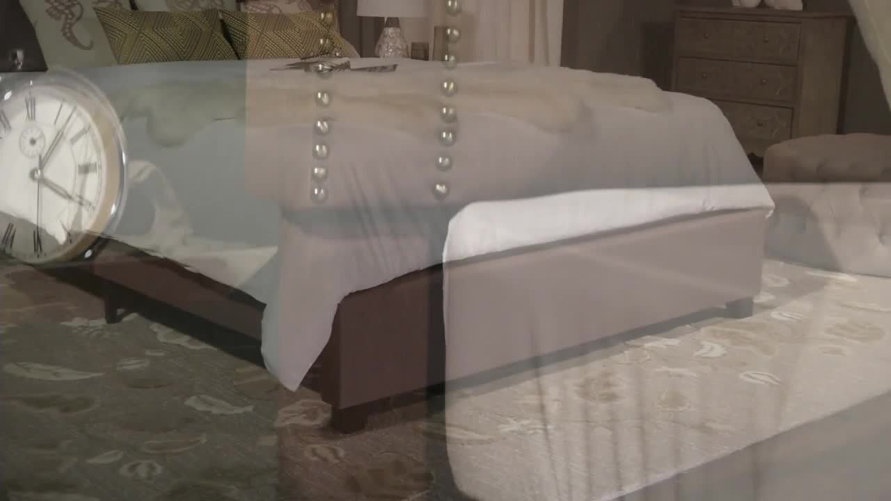 Safavieh Theron Gray Queen Upholstered Bed Safavieh Theron Gray Queen Upholstered Bed