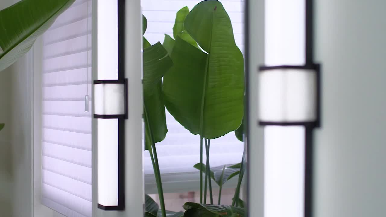 HINKLEY - Hinkley Pietra 53-Watt Integrated LED 30.75 in. Bath Vanity Light in Chrome