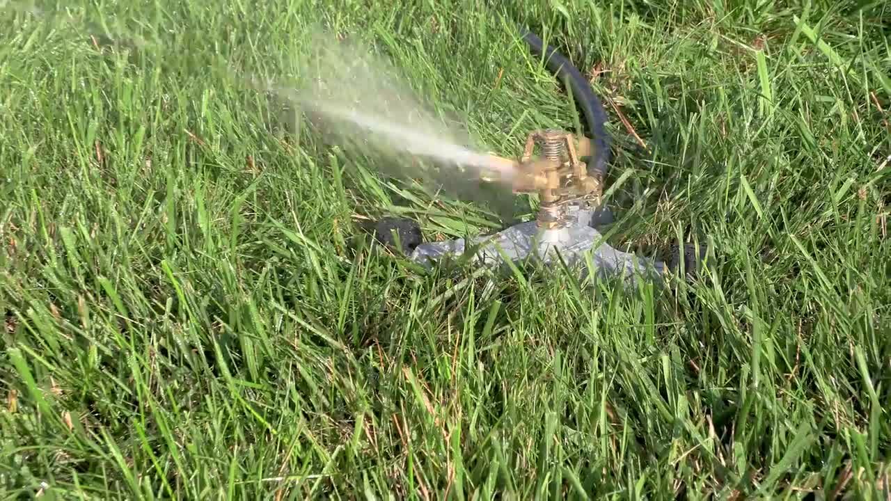 Melnor Pulsator Sprinkler On Wheeled Base 9520 - The Home Depot