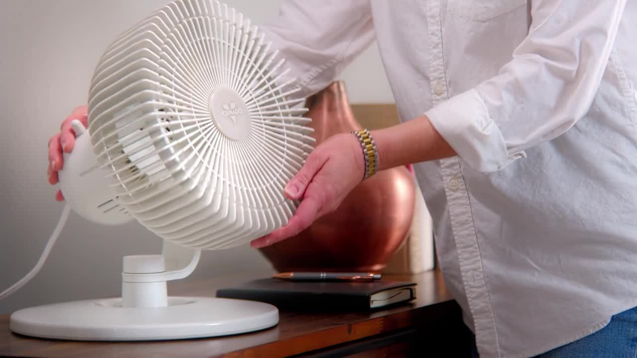 Vornado Refresh 8 in. Table Fan in White with Aromatherapy and