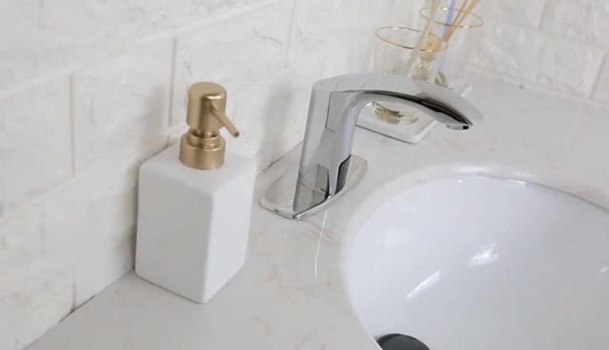 BWE Automatic Sensor Touchless Bathroom Sink Faucet With Deck Plate In