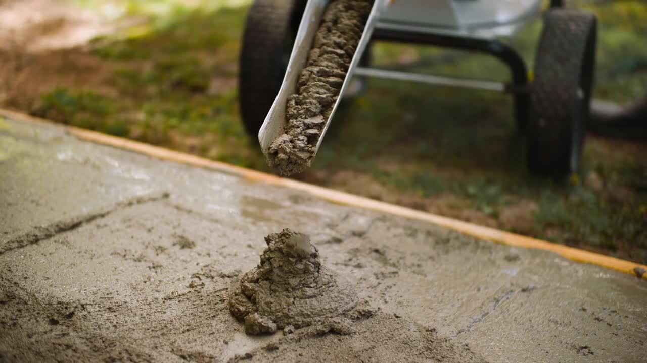 MUDMIXER Continuous Feed Portable Electric Concrete, Cement and