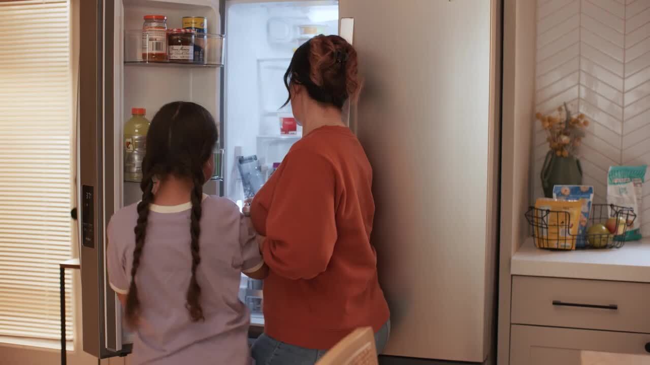 Whirlpool Our largest refrigerator has the capacity to do it all with extra space, more ice and flexible organization to keep up with all your family needs. 31 cu. ft. WRFF3336SZ on Fridge.com