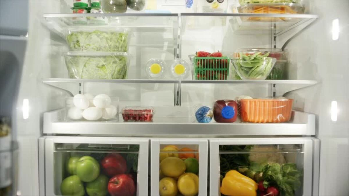 Whirlpool 28 in. Wide Top Freezer Refrigerator in White 14 cu. ft. WRT134TFDW on Fridge.com