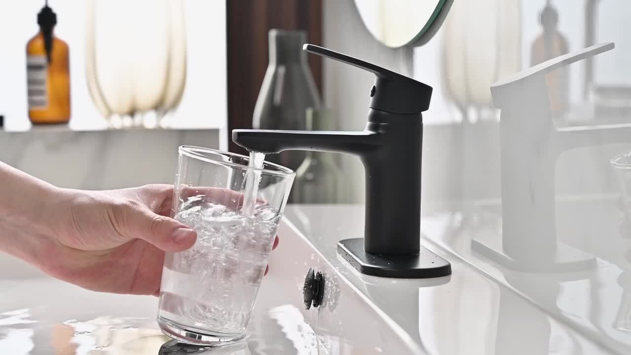 マイクロバブルB-WASH-ST BWE Single Hole Single-Handle Bathroom Faucet in Matte Black A