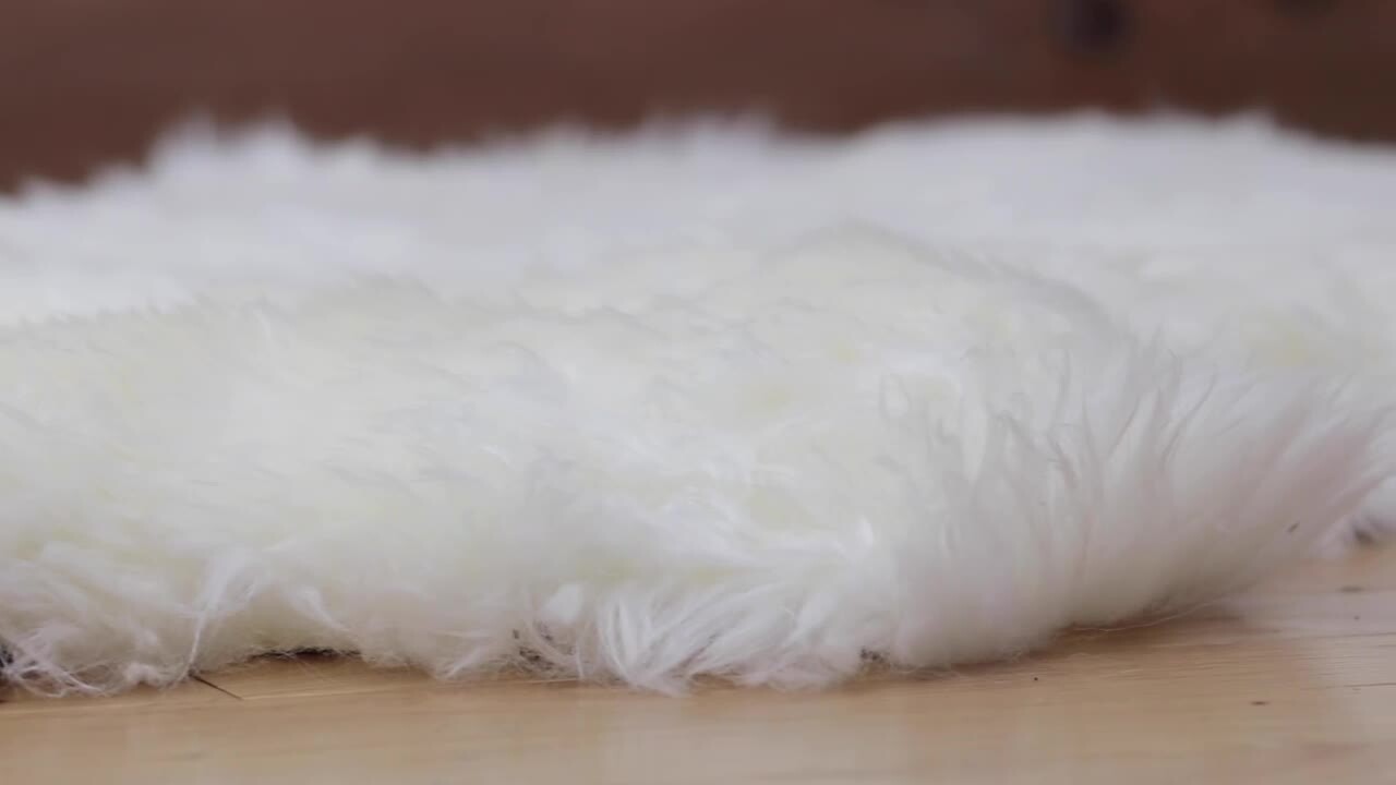 natural New Zealand Natural 2 ft. x 3 ft. Single Sheepskin
