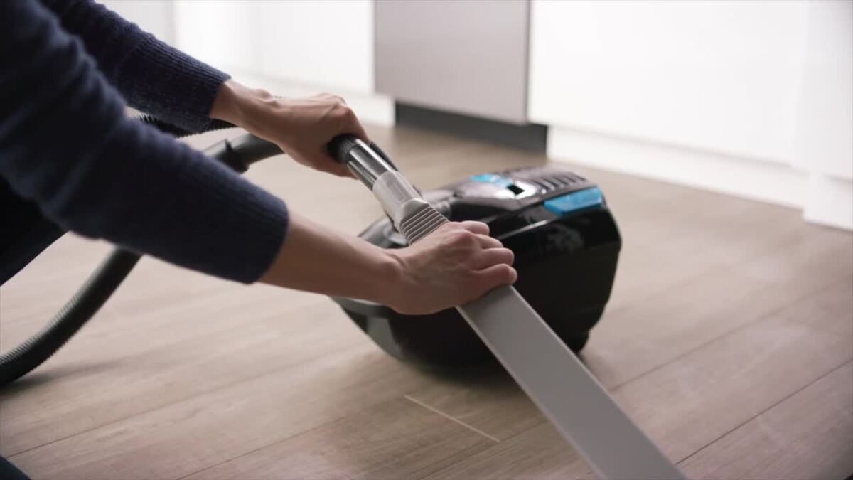 Whirlpool 24 in. Wide Small Space Top-Freezer Refrigerator in White 11.6 cu. ft. WRT112CZJW on Fridge.com