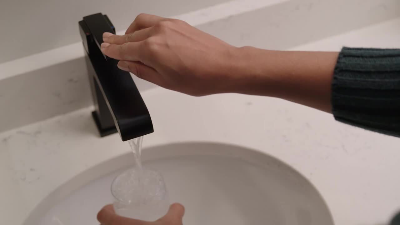 Delta Ara Single Hole Single-Handle Bathroom Faucet with Metal Pop 