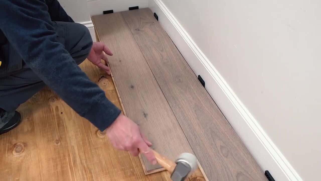 ASPEN FLOORING Timber Wolf White Oak 1/2 in. T x 7.5 in. W Water Resistant Wire Brush Engineered Hardwood Flooring (31.09 sqft/case)