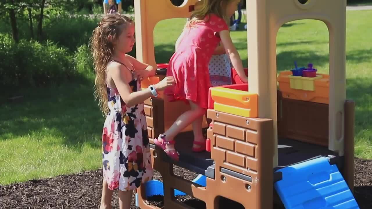 Simplay3 Young Explorer's Indoor/Outdoor Discovery Playhouse