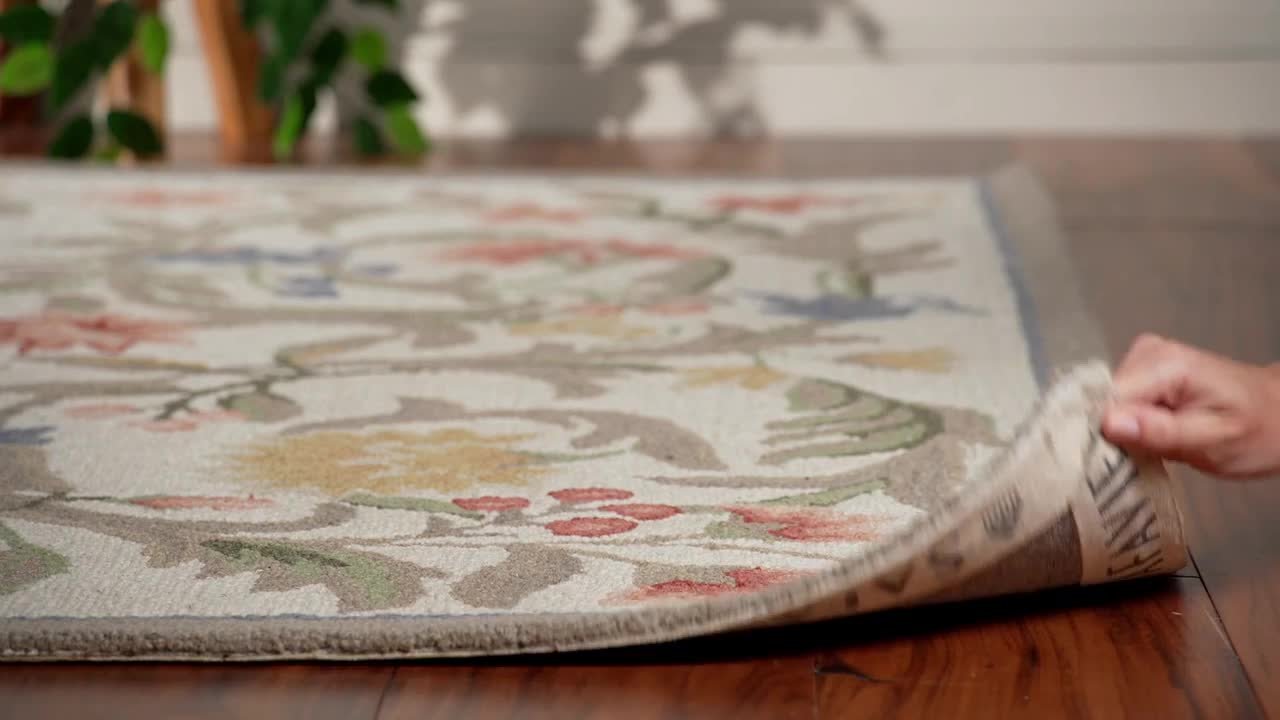 大判　162×262 クリーム縁取り　ストロベリー草花　トルコヴィンテージラグ SAFAVIEH Chelsea Ivory 6 ft. x 9 ft. Solid Floral Border Area Rug