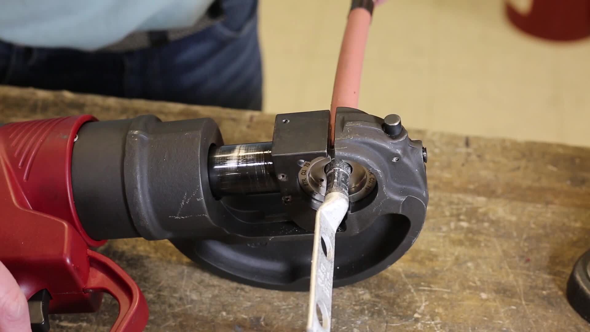 BURNDY CSGO Medium Voltage Cold Shrink Installation