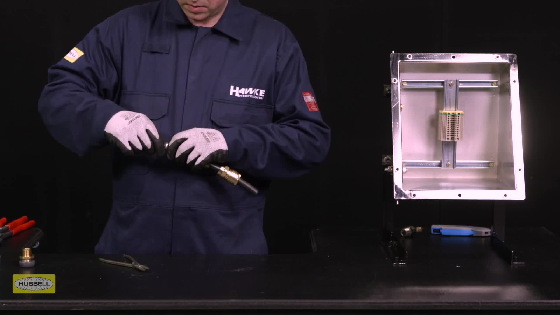 Hawke 501453UNIV  Cable Gland Installation Guide  Hawke International