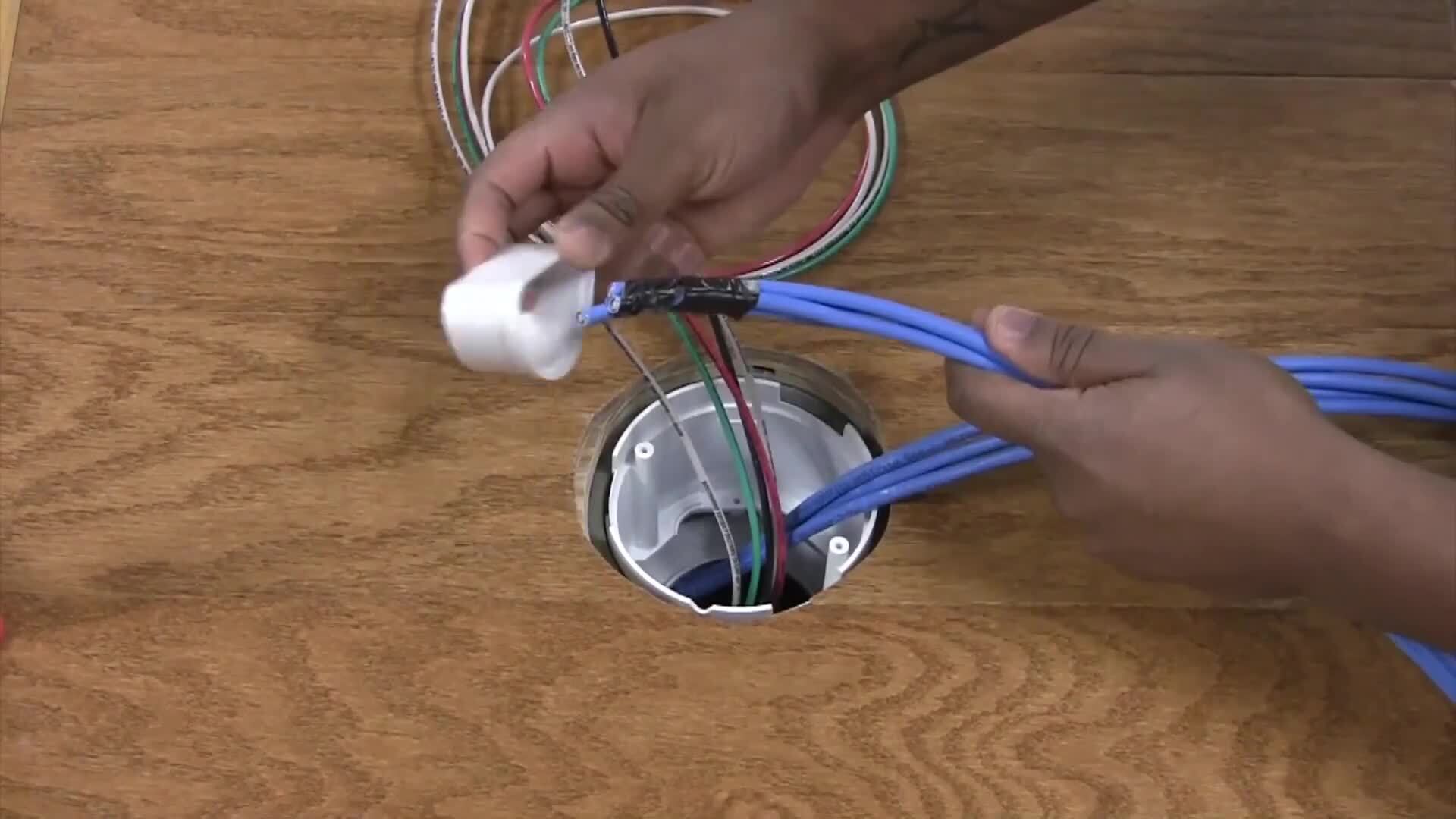 WDK SystemOne 4 Furniture Feed Floor Box Installation Instructions