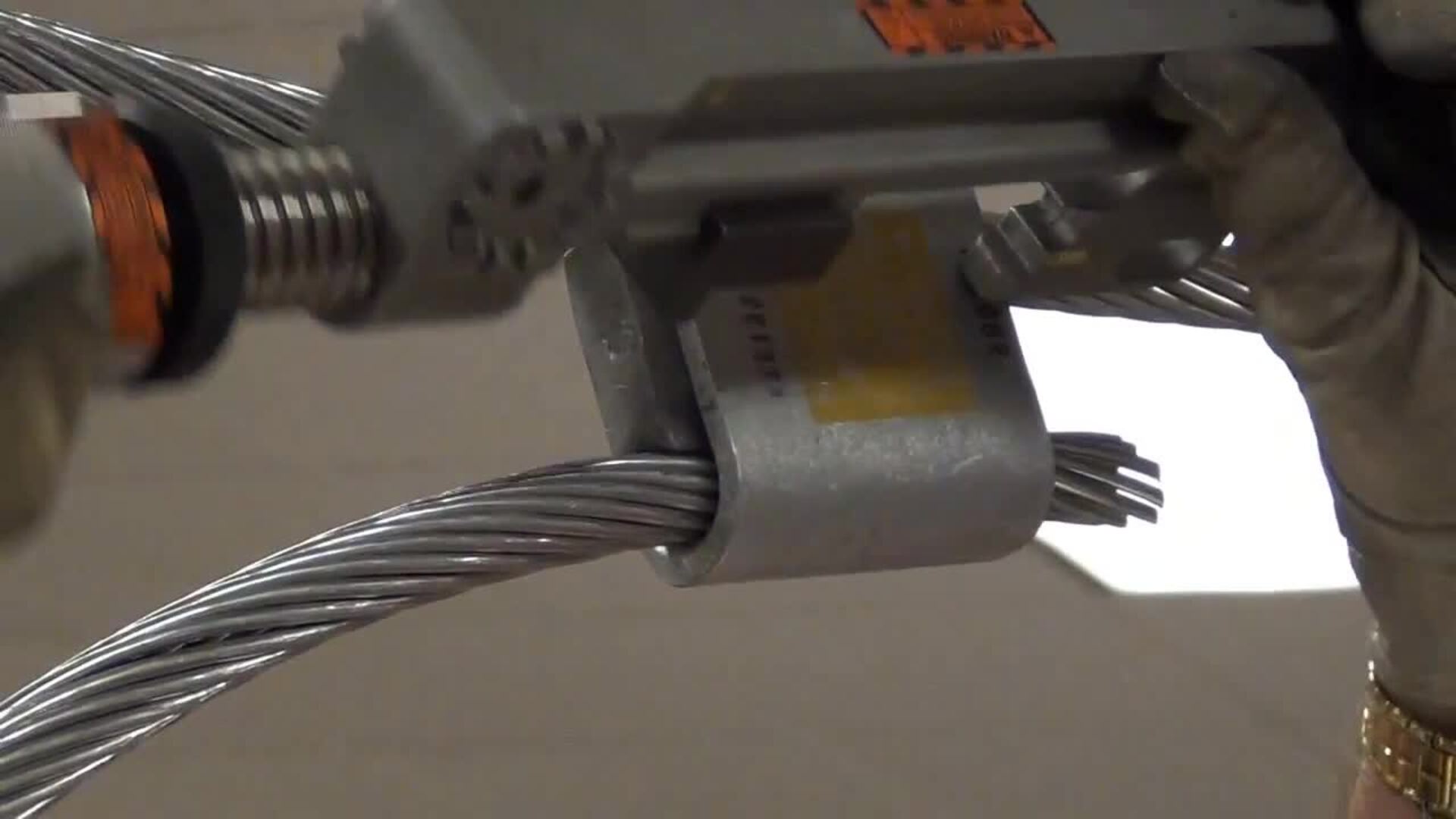 BURNDY Connector Removal