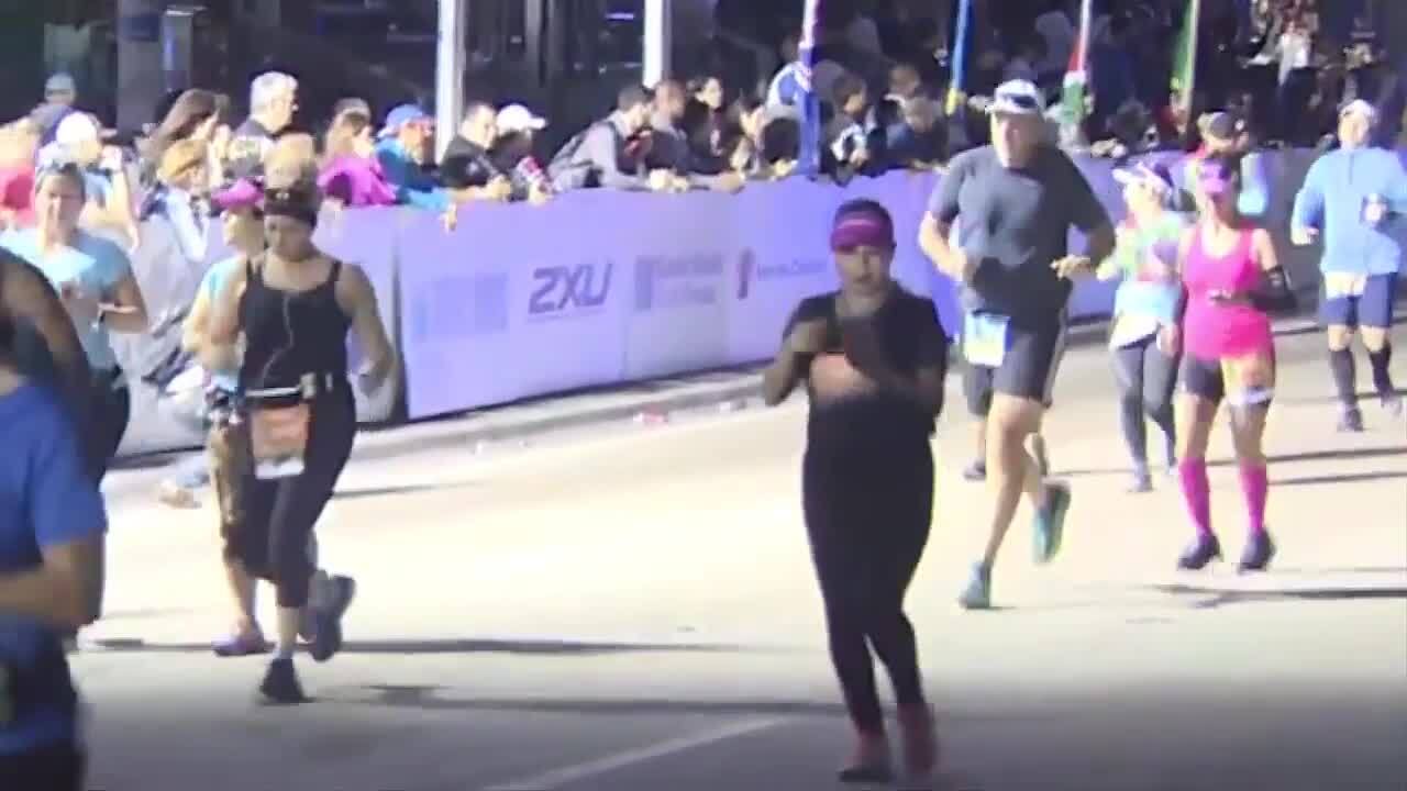 USA. FLORIDA. MIAMI. WOMEN RUNNING FOR THE SEMI-MARATHON OF MIAMI