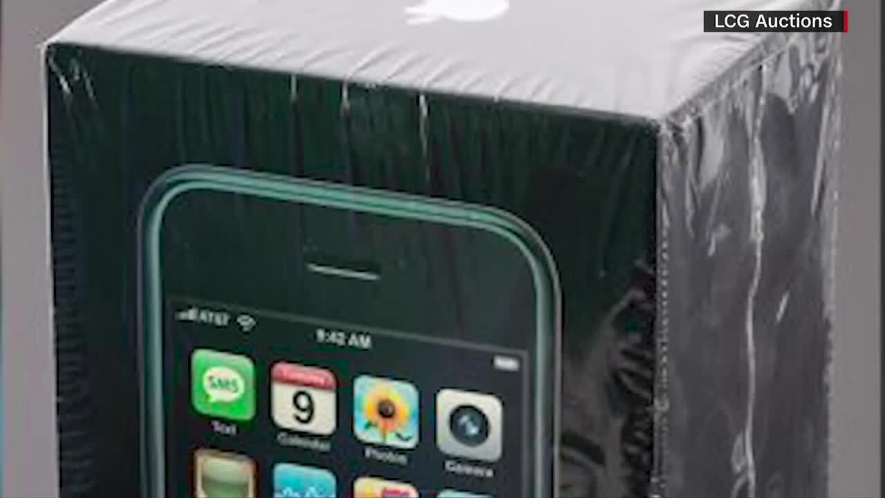 Unopened iPhone From 2007 Sells for $39,000 at Auction