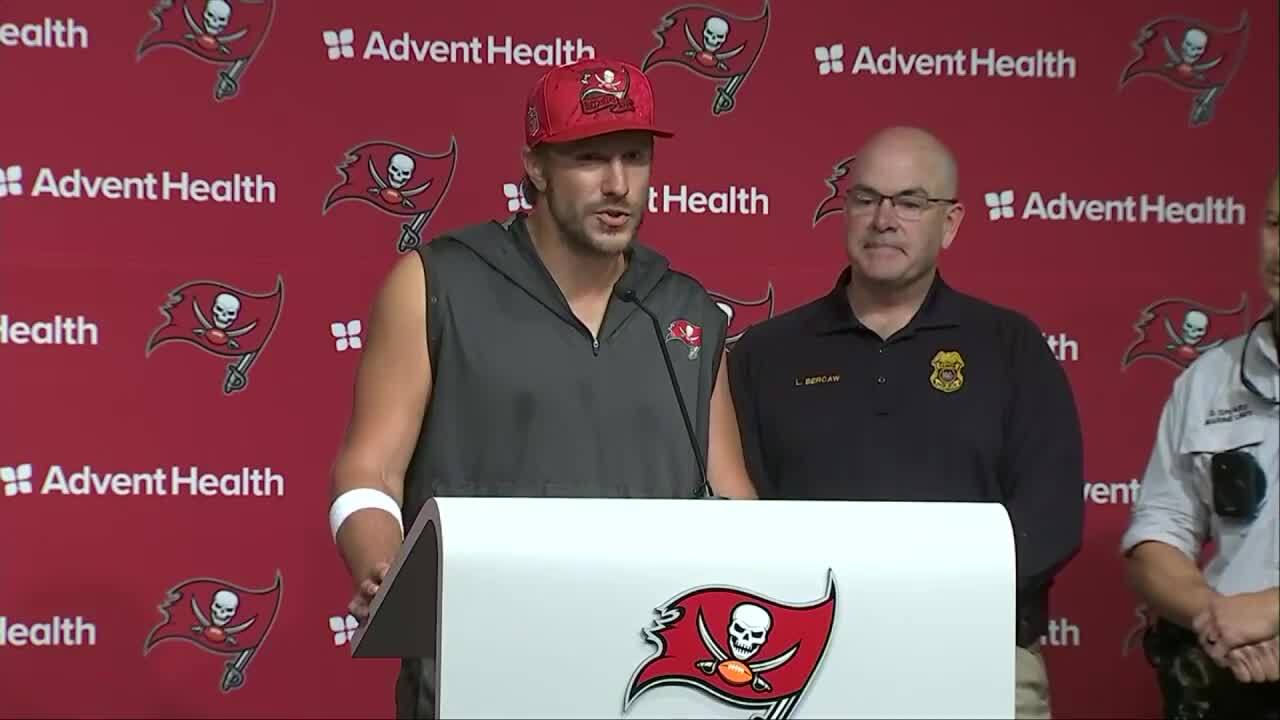 Bucs' Gabbert, brothers rescue people in Tampa chopper crash