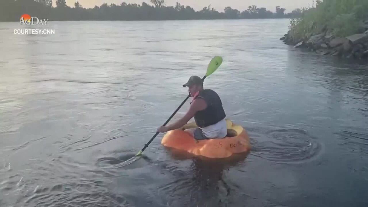 Squash The Record: Nebraska Pumpkin Grower Paddles 846-lb. Pumpkin on Missouri River