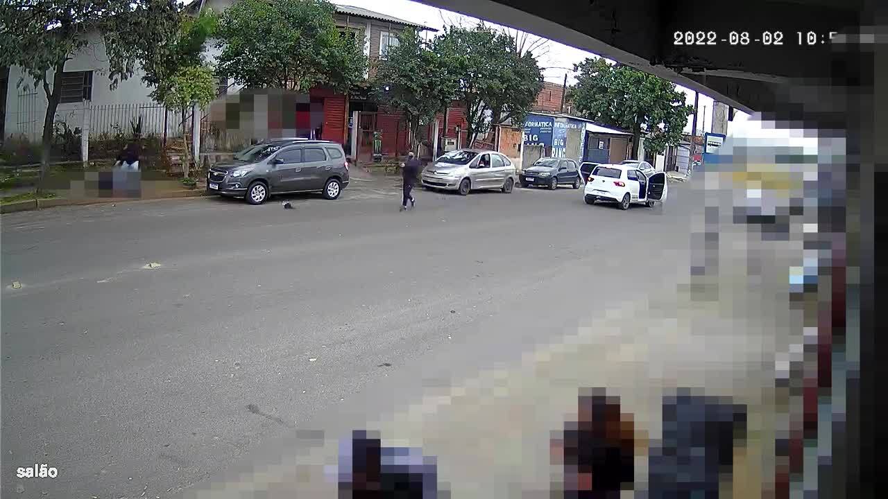 VÍDEO: dois homens são executados em padaria e avenida da zona norte de  Porto Alegre | GZH