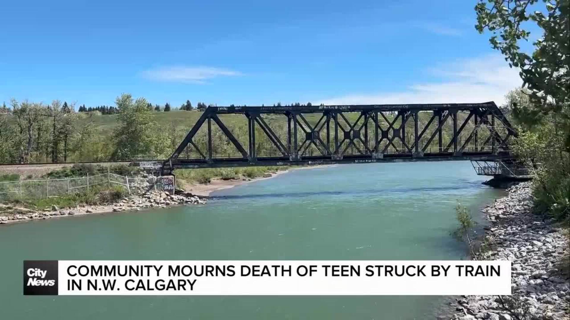 Community mourns death of teen struck by train in N.W. Calgary