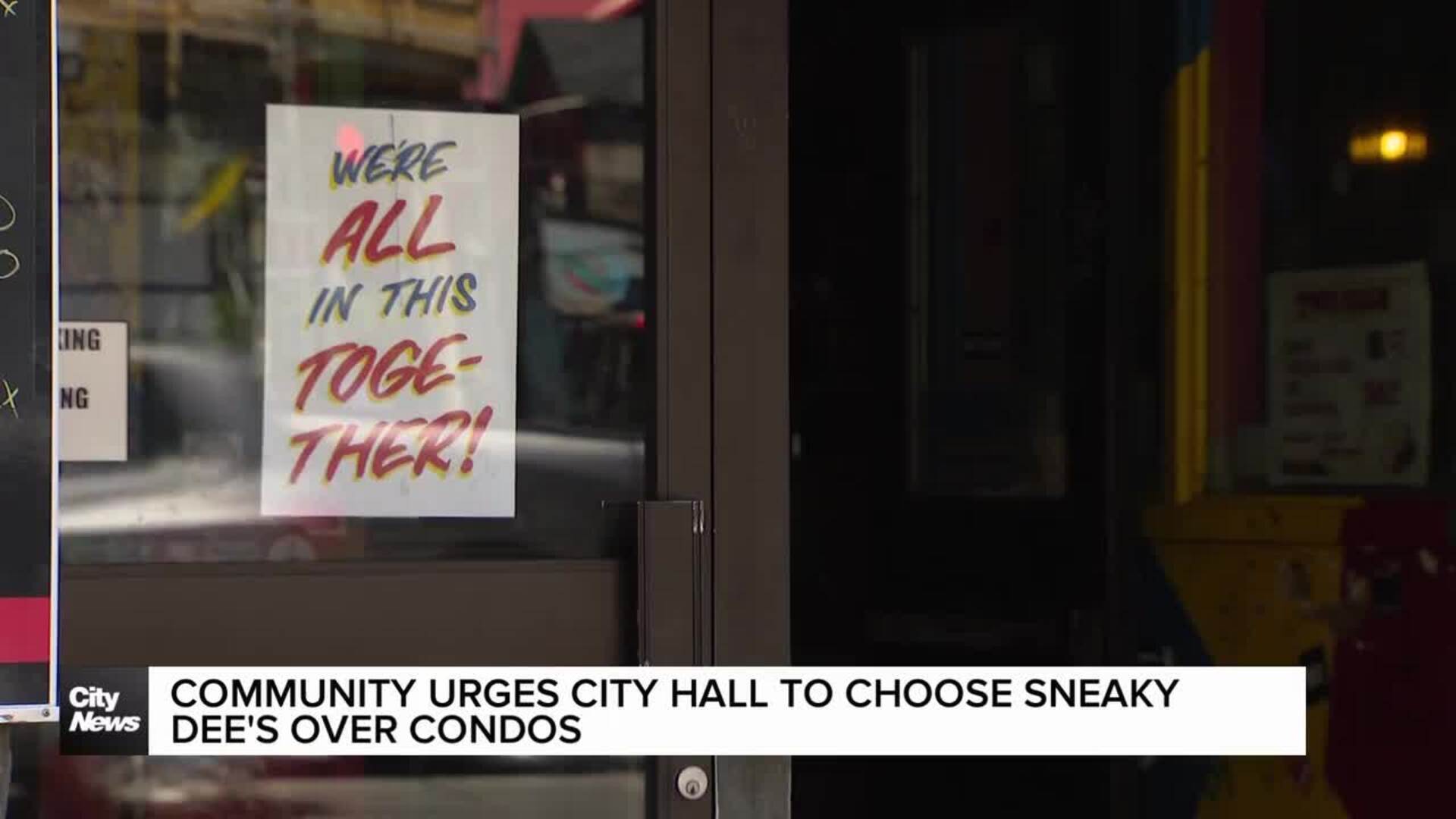 Community urges city hall to choose Sneaky Dee’s over condos