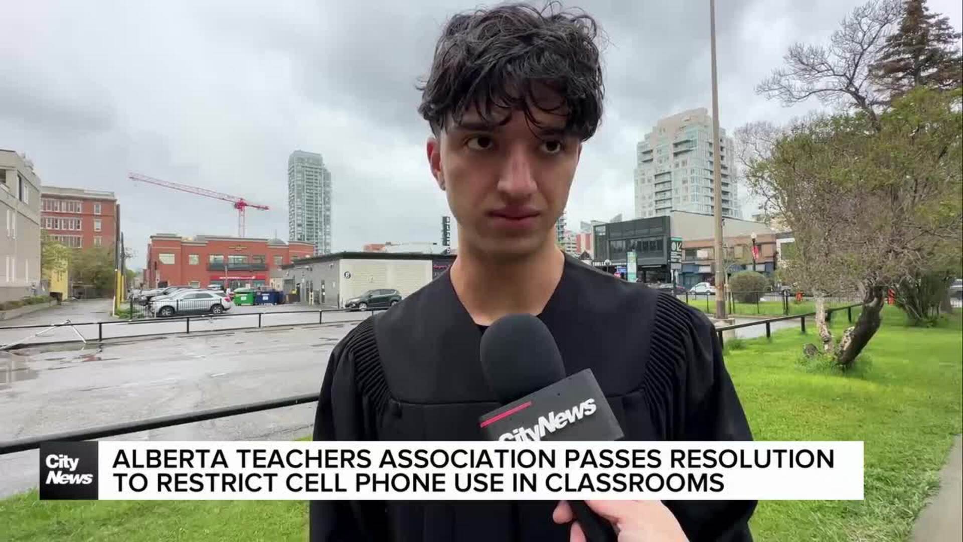 Alberta Teachers Association approves student smart phone restrictions