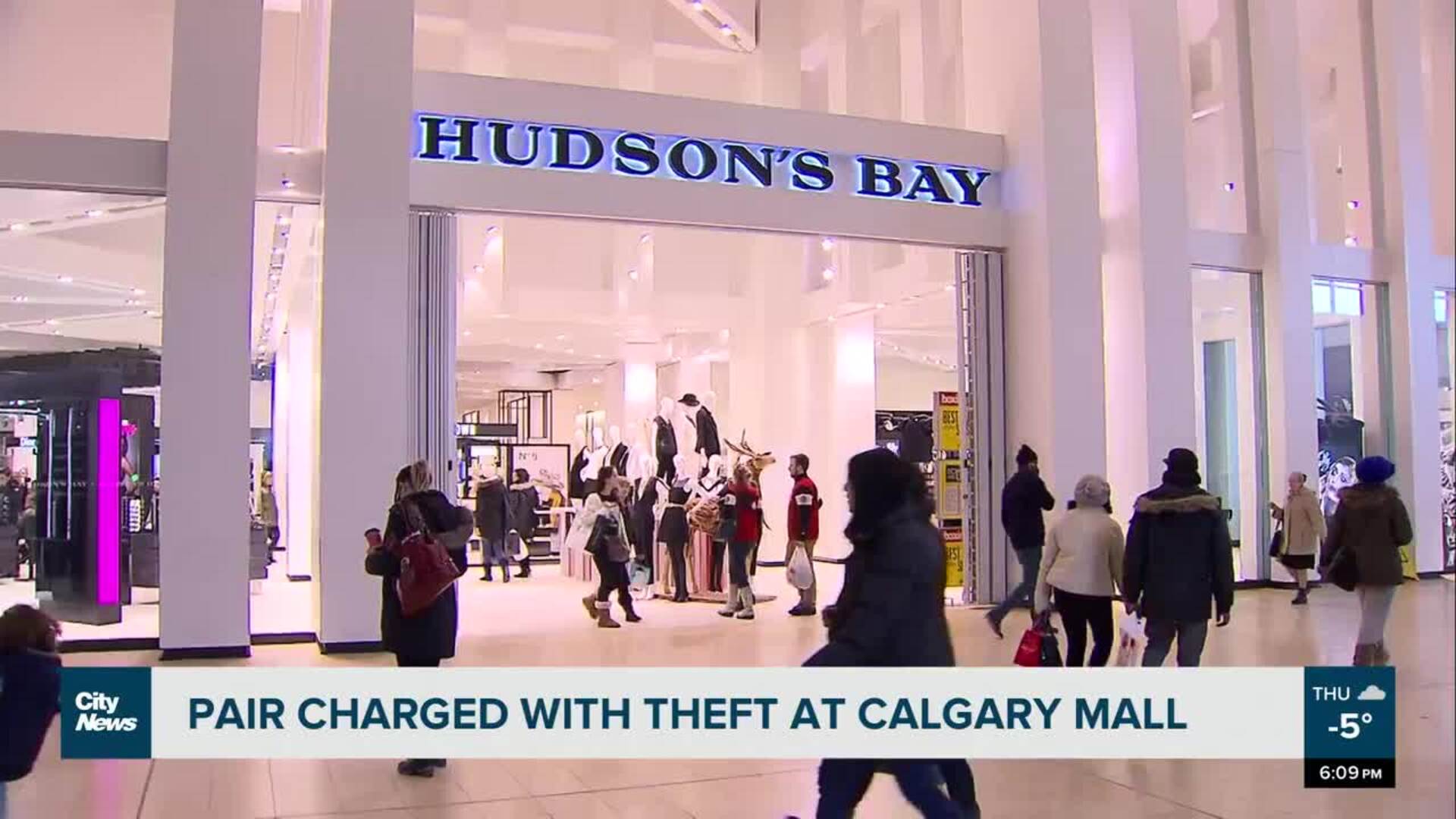 Pair charged with theft at Calgary mall