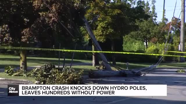 Brampton crash knocks down hydro poles, hundreds without power