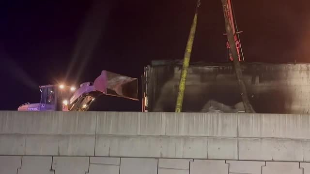 Tractor trailer fire forces Hwy. 400 to Hwy. 401 ramp closure