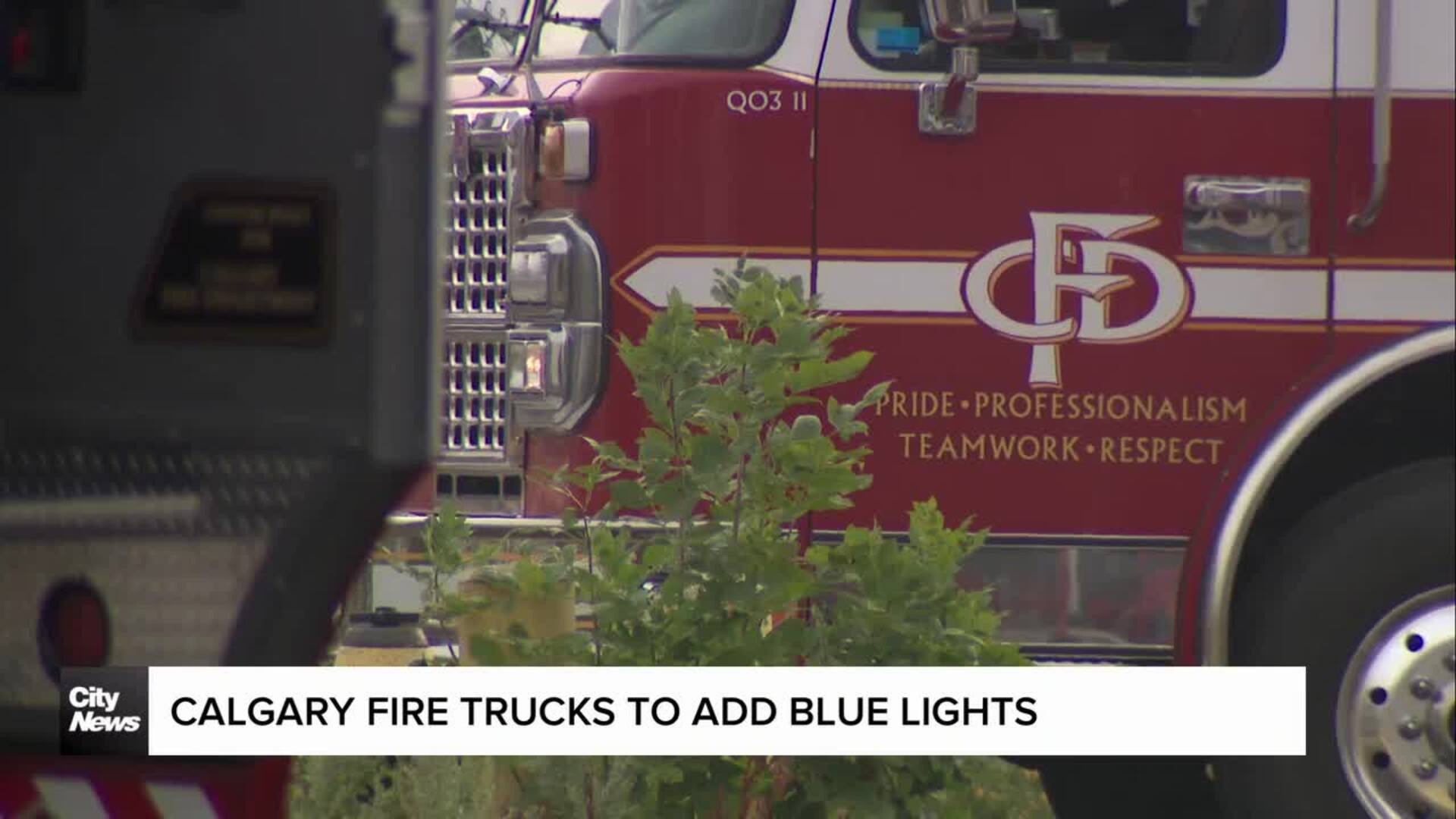Calgary fire trucks to add blue lights