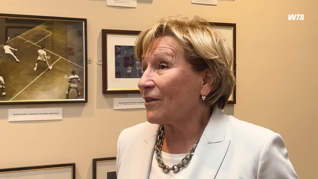 Dik fotosuratidagi yalangoch ayollar