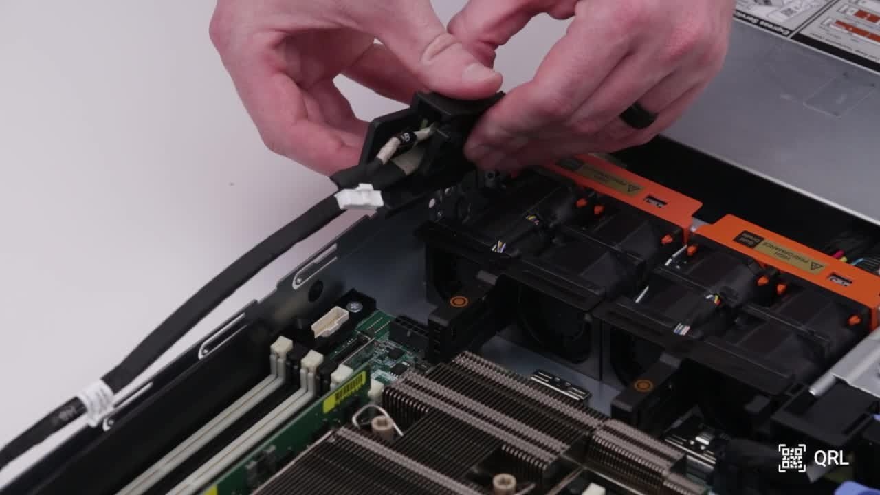 How to Replace Right Cable Sealing for PowerEdge R660 | Dell US