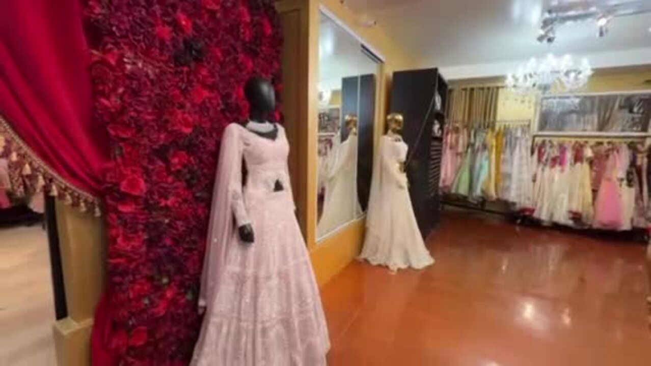 Quirky & Offbeat Designer Lehenga Shop In Chandni Chowk| OMG😱 Sabyasachi  Famous Red Bridal Lehenga - YouTube