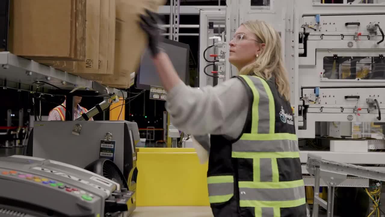 Getting to know 'Digit,' the humanoid robot that  just started  testing for warehouse work – GeekWire