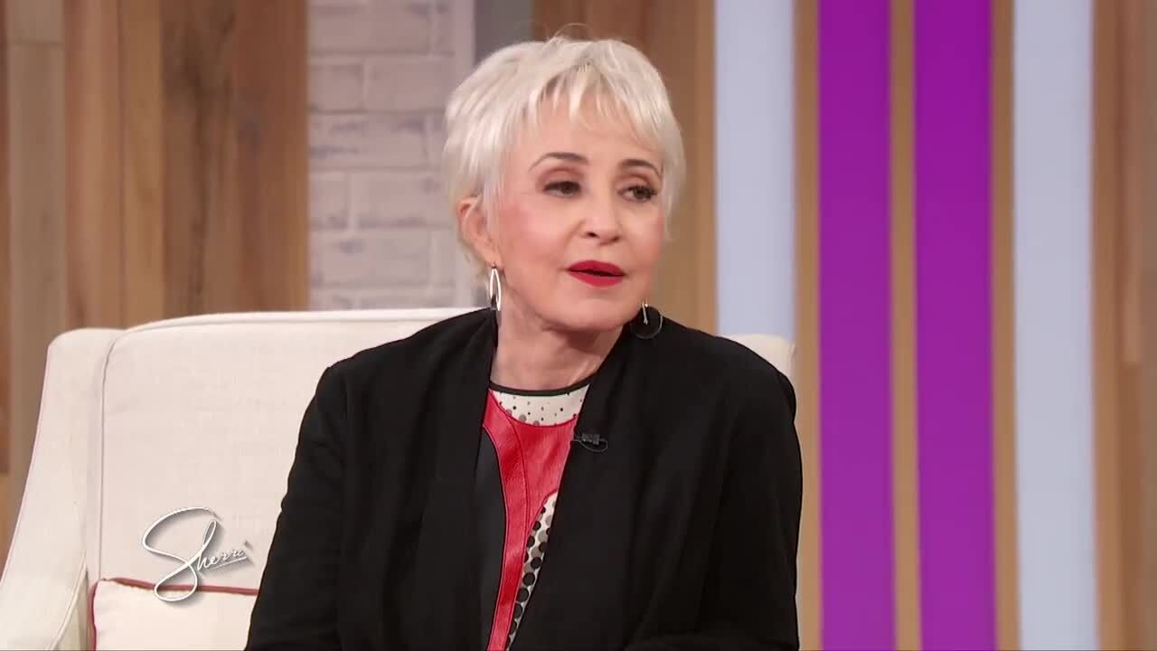 Annie Potts Plays “Tots For Potts” | SHERRI