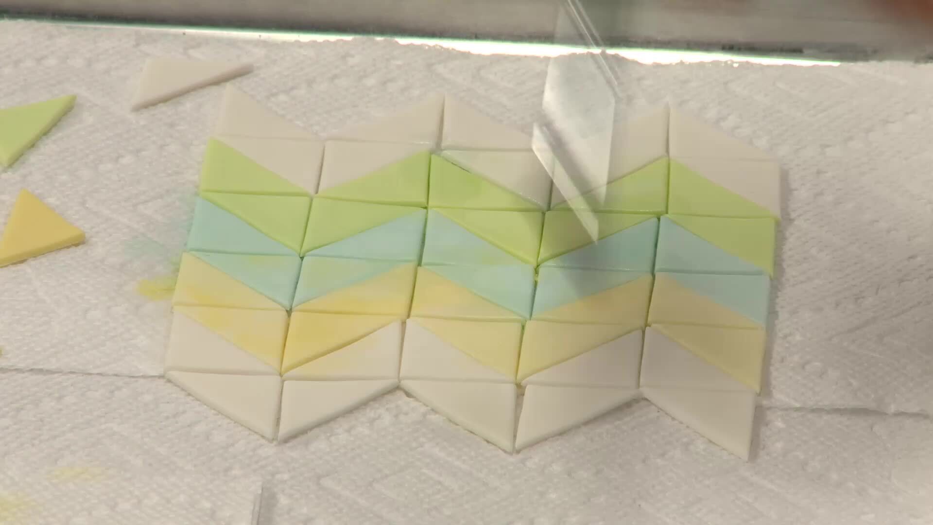 Zigzag Drip Motif Cake