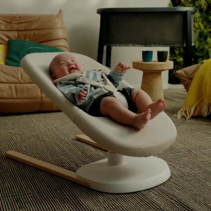 2つのユニークな動きを再現するストッケ ベビーバウンサー | Stokke