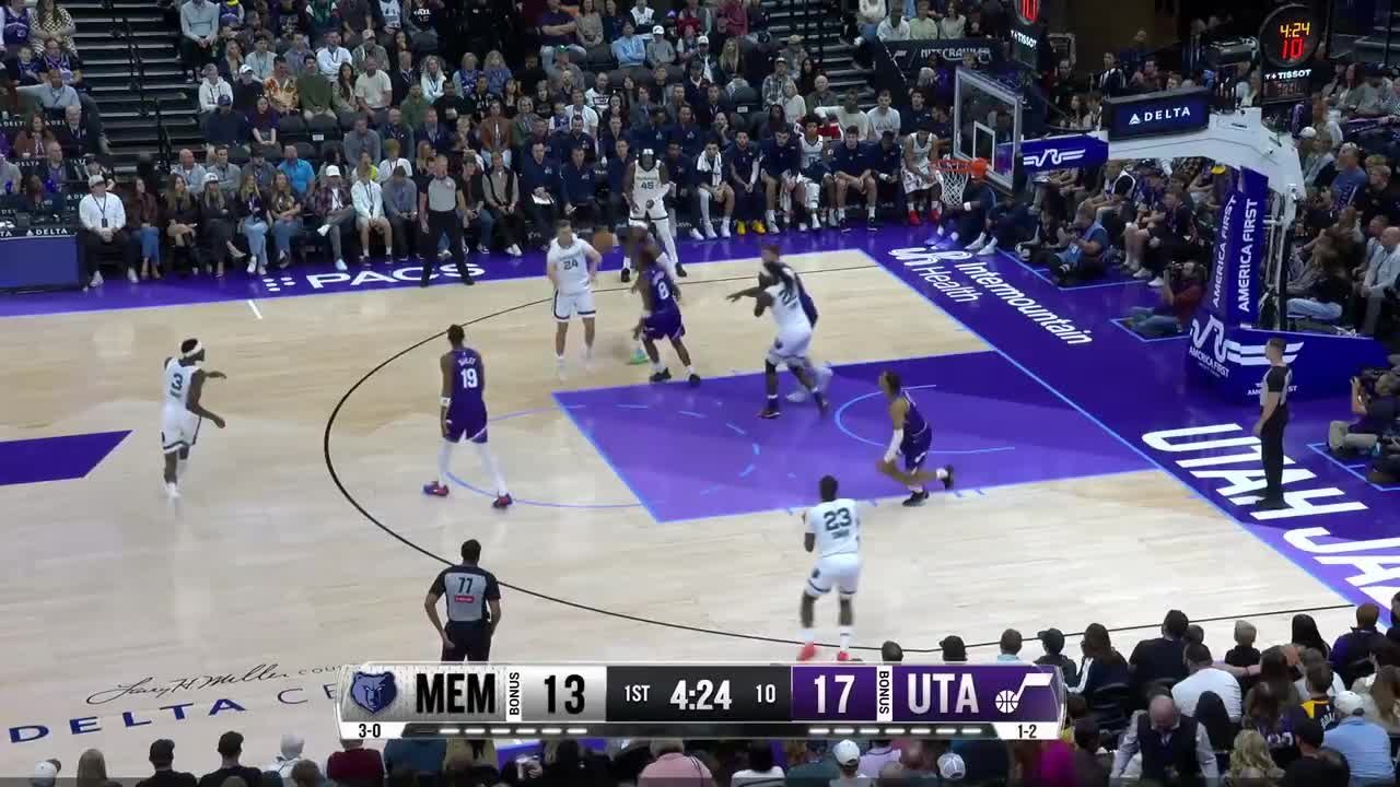 Cedric Coward throws it down!