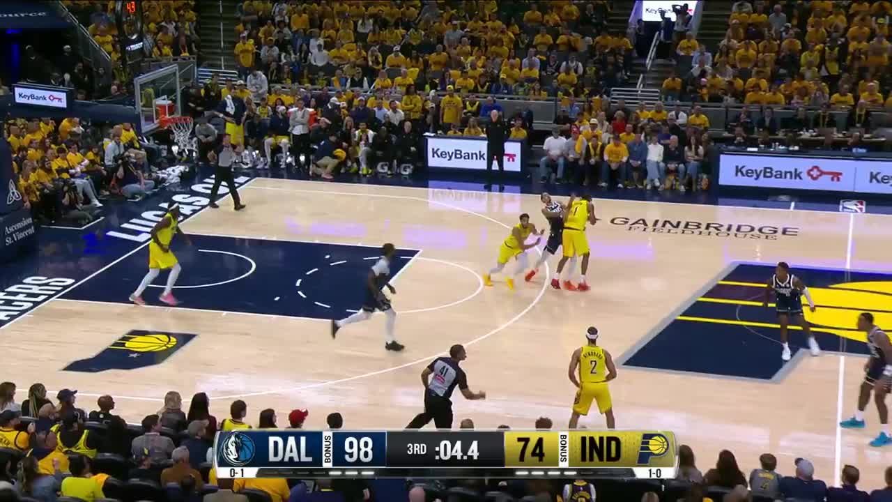 Tyrese Haliburton with the last basket of the period