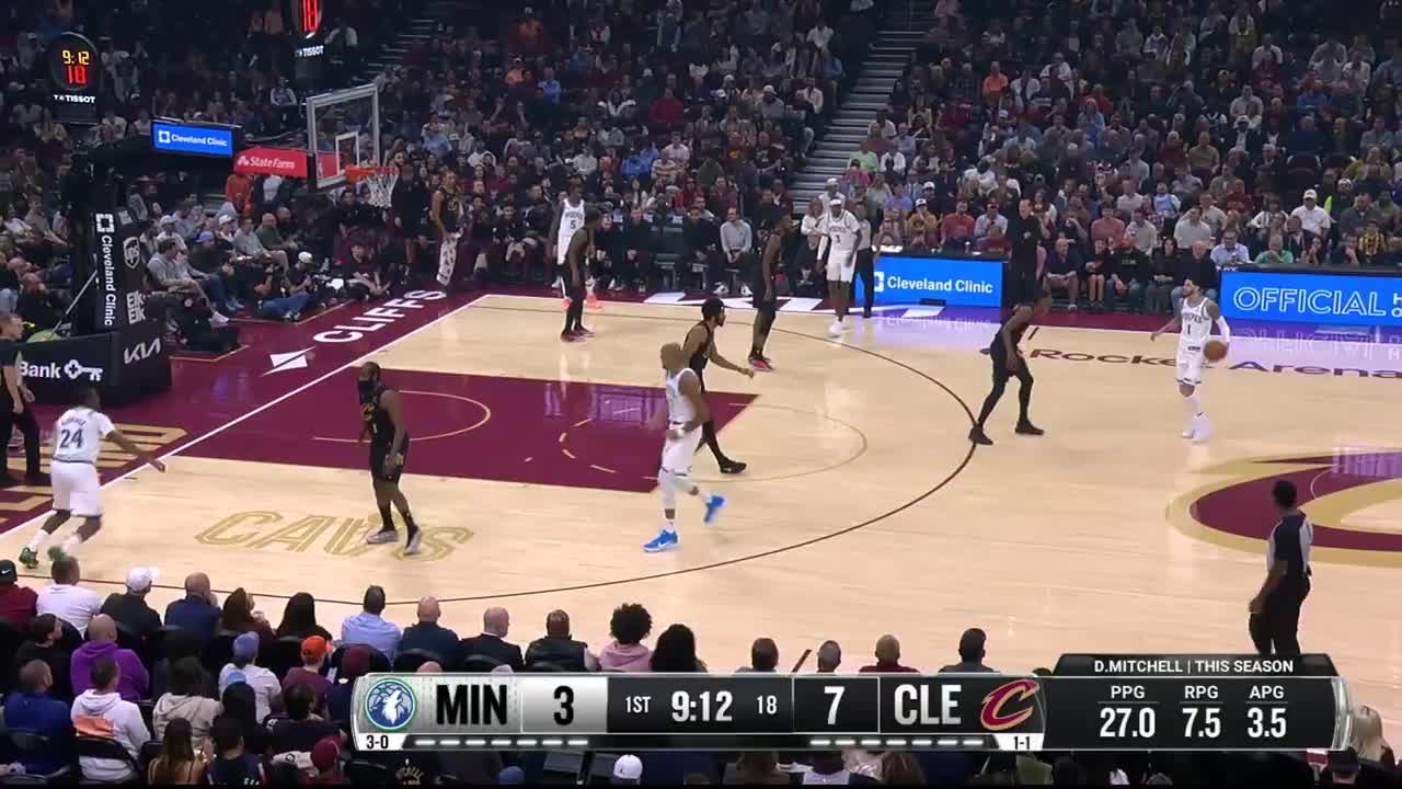 Jonathan Kuminga throws down the alley-oop!