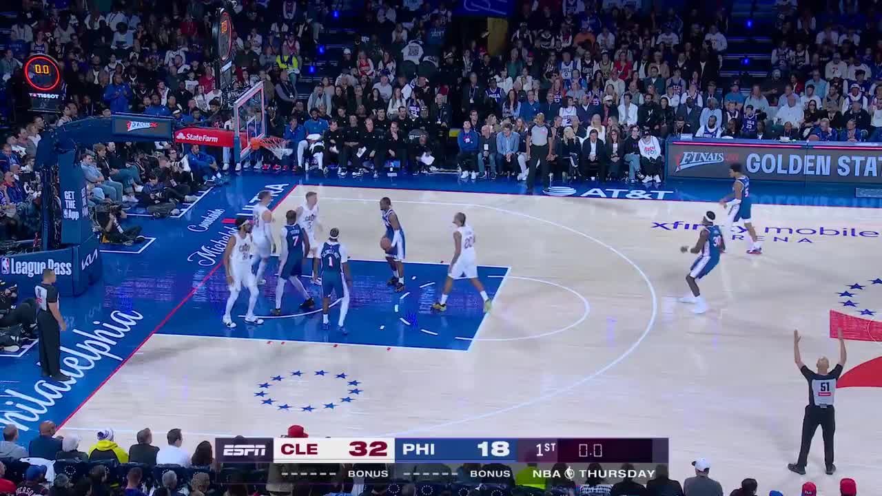 Donovan Mitchell sinks the shot at the buzzer